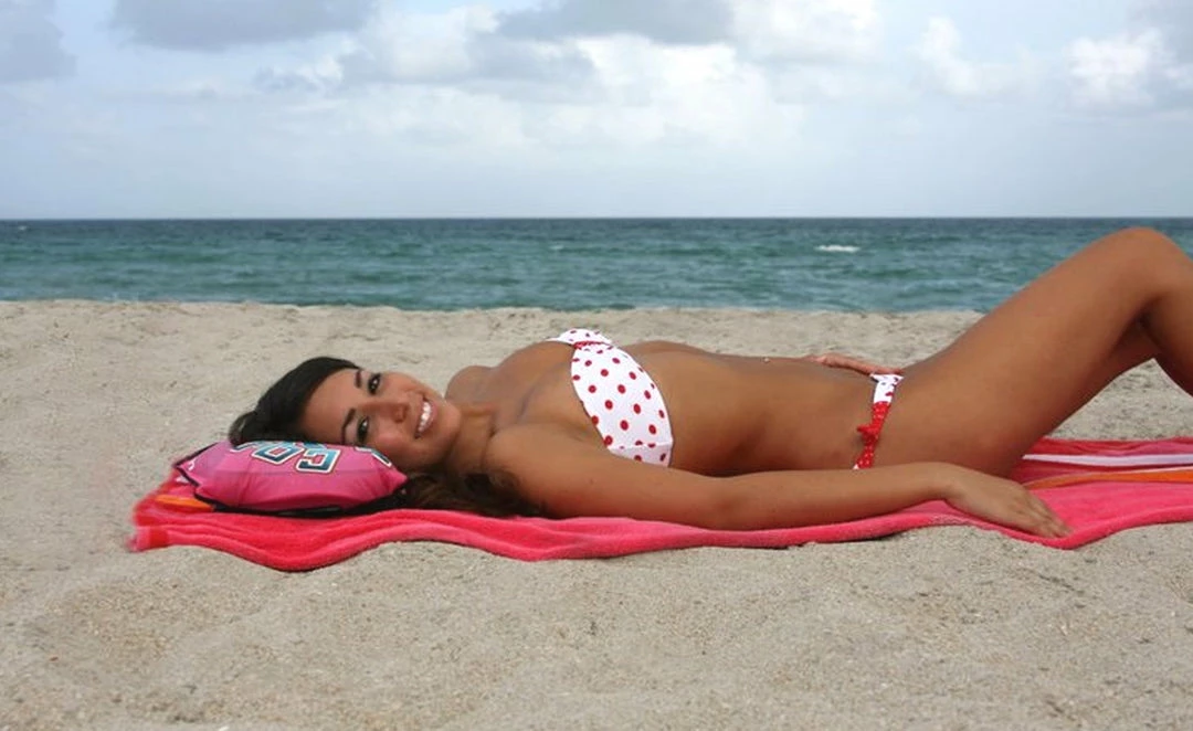 TVTimeDirect Cool Head Pillow - Pool Water-Filled Pillow, Pink 4 TVTimeDirect Cool Head Pillow - Pool Water-Filled Pillow, Pink