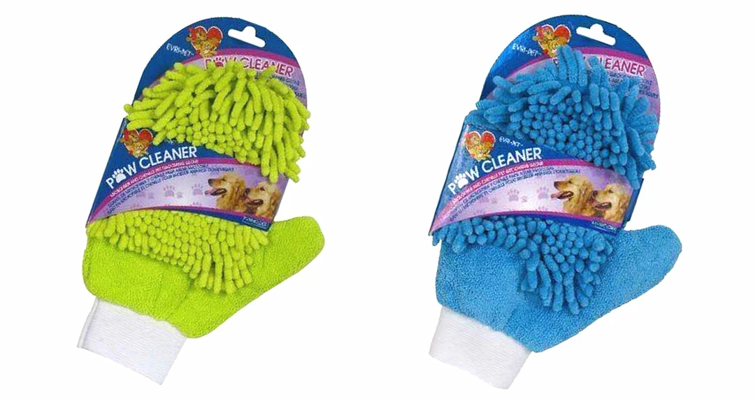 TVTimeDirect Paw Cleaner-Microfiber And Chenille Grooming Glove (Color May Vary) 4 TVTimeDirect Paw Cleaner-Microfiber And Chenille Grooming Glove (Color May Vary)